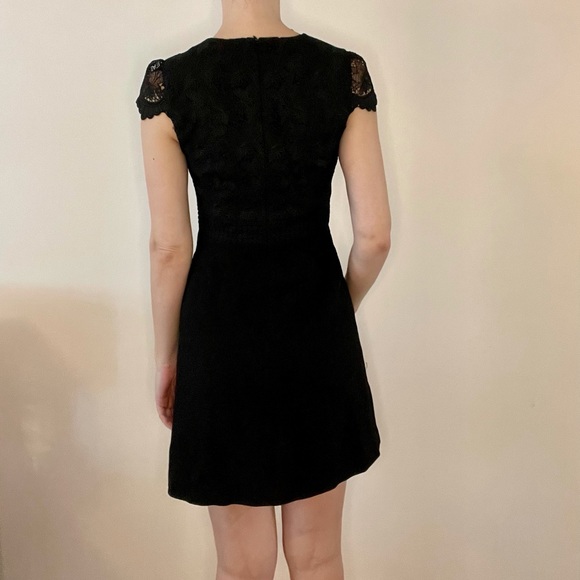 Club Monaco Black dress with lace capped sleeves - Picture 4 of 8
